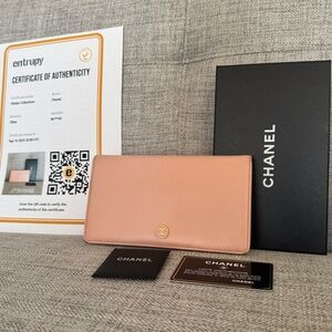 ✨Chanel Pink Leather Bifold Wallet w/ Gold CC Logo & Auth Card✨